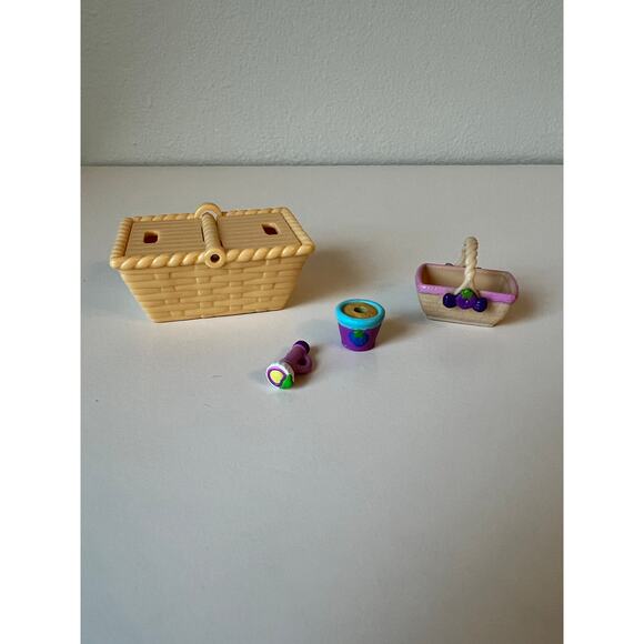 Strawberry Shortcake "Goodies-To-Go" Scooter and Blueberry Pie Accessories - Picture 8 of 10